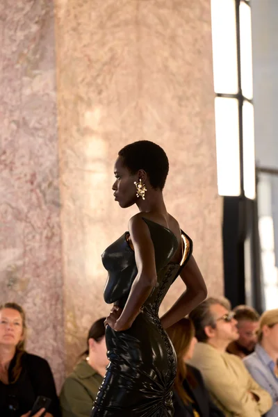 Look 54